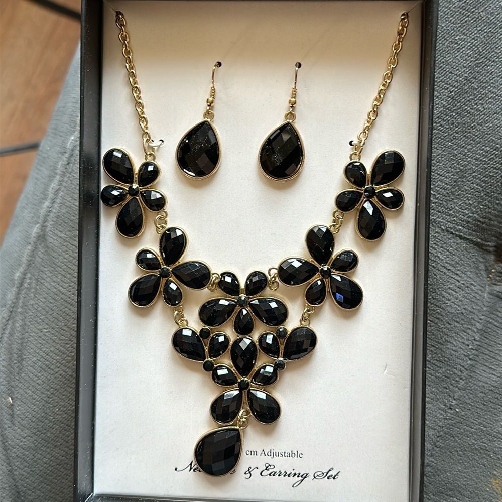 Fashion Jewelry Set Black Statement Necklace w/ Matching Earrings Elegant